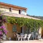 Au Domaine Des Fouques