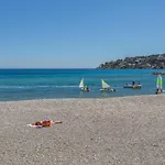 Studio Spacieux Avec Terrasse, Parking, Face Mer, Proche Plages Et Commodites - Fr-1-196-320