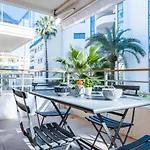 1-Br Apartment In Palm Beach Swimming Pool Parking
