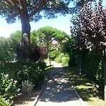 Appartement De Charme Wi-Fi ,Clim, Garage Jardin Prives, Piscine Environnement Arbore