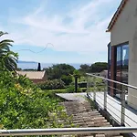 Modern Cocoon With Garden And Beautiful Sea View
