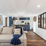 Spacious 2 Bdr Old Town Heart