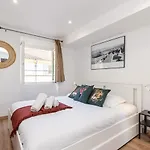 Spacious 2 Bdr Old Town Heart