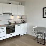 Studio En Centre-Ville De Cabourg Avec Balcon Et Parking - Fr-1-487-345