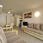 Appartement 2 Pieces Avec Terrasse, Piscine, Parking A 5 Min De La Plage - 4 Couchages - Fr-1-252-158
