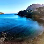 Entre Port Historique Et Calanques