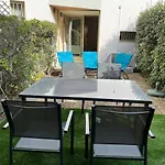 Studio En Rez De Jardin Plage De Portissol