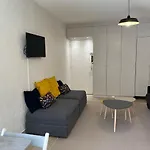 Studio En Rez De Jardin Plage De Portissol