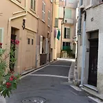 Nice T2 In The Historic Center Of Antibes