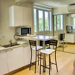Cannes Charming Studio 50 Meters From The Beach !!