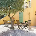 Studio au calme, avec terrasse et parking à Eze village