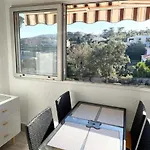 Entre St-Raphael Et St-Tropez. Studio Pieds Dans L'Eau, A Partir De 600 Euros/Semaine.