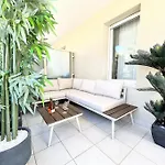 Paisible Appartement Avec Piscine