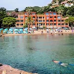 French Riviera 1 Bedroom On The Beach Facing Cannes