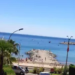 Studio A Cavalaire Sur Mer A 50 M De La Plage Avec Vue Sur La Mer Et Balcon Amenage