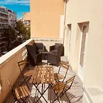 Duplex Lumineux Renove Avec Terrasse Et Bains De Soleil