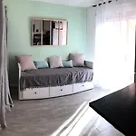 Studio Avec Terrasse Et Piscine