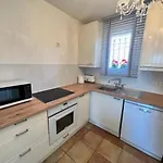 Maison Climatisee 2 Chambres, Proche Village, Terrasse, Jardinet, Piscine, Parking Prive - Fr-1-726-14