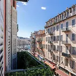 Philibert - Traditional Apart With Historical Fresco