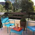Appartement 2 Pieces Climatise Avec Acces Direct Plage, Parking Et Terrasse - Le Lavandou - Fr-1-308-175