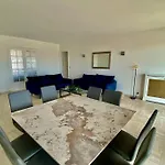 Central -300M Palais- Seaview-A/C-Wifi-Spacieux
