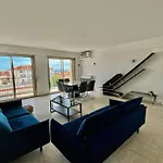 Central -300M Palais- Seaview-A/C-Wifi-Spacieux