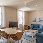 Cannes Rue D'Antibes: Agreable Quatre Pieces