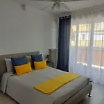 Cozy Lemon Menton