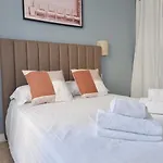 Modern 3-Br Apartment In City Center 5 Minutes From Palais And Beache