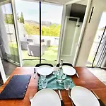 T3 Haut De Villa Avec Terrasse De 25M2