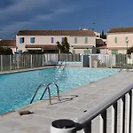 4 Personnes Au Village De La Mer