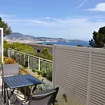 La Terrasse De La Reine