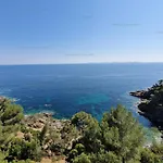 Appartement Renove 2 Chambres Avec Clim, Wifi, Et Parking A Cavalaire-Sur-Mer - Fr-1-100-308