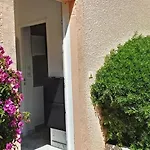 T2 Renove, Climatise Au Coeur De La Faviere Avec Parking Et Terrasse/Jardinet Exposes Sud-Est. - Fr-1-610-87