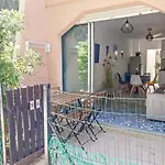 T2 Renove, Climatise Au Coeur De La Faviere Avec Parking Et Terrasse/Jardinet Exposes Sud-Est. - Fr-1-610-87