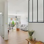 Designer Flat, Luxurious, Close From Palais, Terrasse, Private Garage, Air Conditoning
