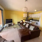 Appartement De Vacances Climatise Avec Terrasse Et Garage Au Coeur Du Centre Historique De Frejus - Fr-1-226A-290