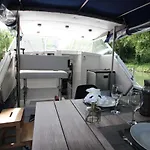Nuit A Quai Sur Notre Vedette!