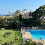 Grand Studio Proche Mer Avec Piscine.