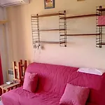 Studio Cabine Climatise Avec Piscine Et Parking A Bormes-Les-Mimosas - Fr-1-610-75