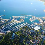 Entre Le Port Et La Plage, Golfe De Saint Tropez