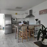 Joli Appartement Avec Cour Prive A 5 Minutes A Pied De La Plage