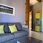 Appartement 2 Pieces Avec Terrasse Dans Une Petite Residence A 150M De La Plage