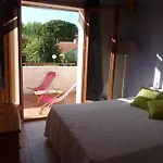 Appartement 2 Pieces Avec Terrasse Dans Une Petite Residence A 150M De La Plage