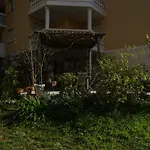 Appartement Tranquille Avec Jardin Et Piscine