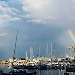 Grand T2 53M2, Proche Plages Et Port , Parking .