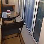 Appartement Climatise Avec Balcon En Plein Centre De Menton, Proche Mer Et Commerces - Fr-1-196-305