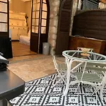 Appartement 1Piece Avec Jardin Dans Mas De Caractere