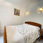 Calme Et Verdoyant: Appart 2 Pieces, Terrasse, Parking, Proche Plage Et Commerces - Fr-1-245-74