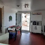 Haut De Villa Avec Piscine. 7 Couchages